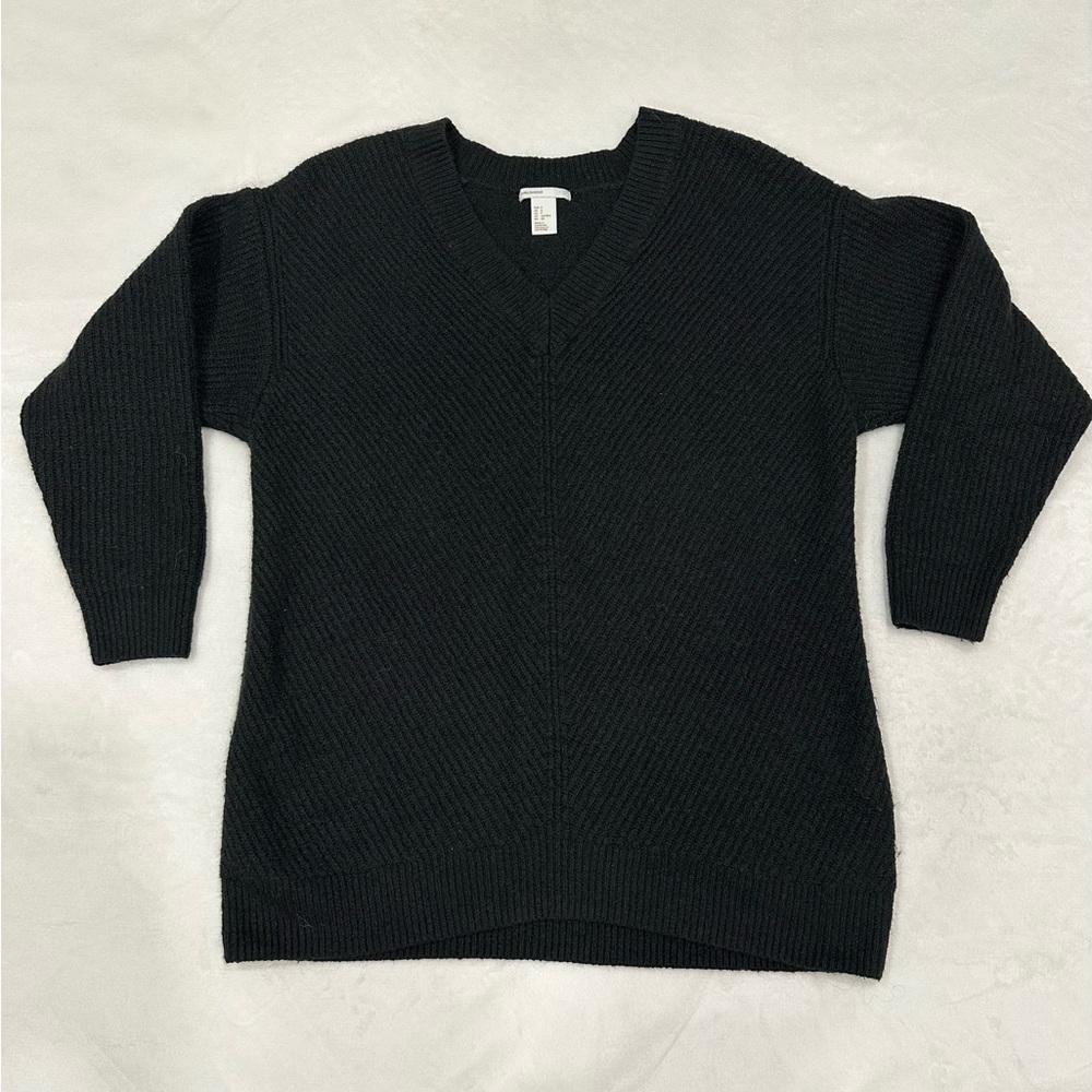H&M Pullover Sweater woman’s - Size Small Oversized - Color Black - V Necks